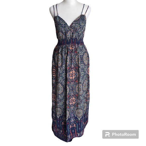 Haute Monde Dresses & Skirts - Haute Monde maxi strappy dress with open back
